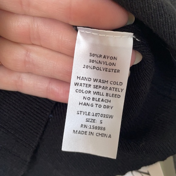 ITEM DITTO black blouse - Picture 4 of 4